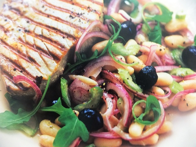  Seared tuna with bean and olive oil salad